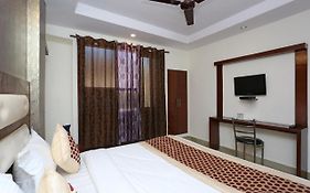 Oyo Hotel Repose Villa Near Gurudwara Shri Bangla Sahib